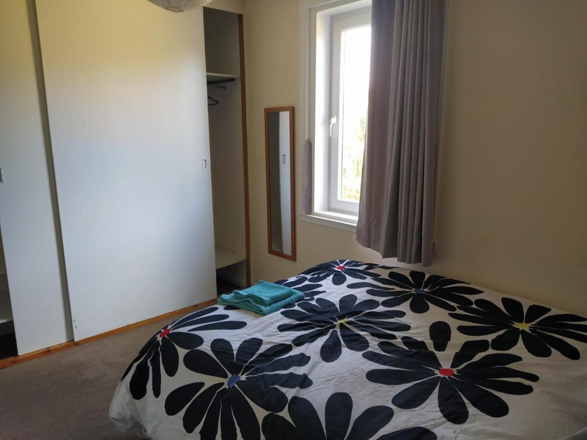 Self Catering 2 Bedroom Flat, Frequent Buses, 1-Minute Walk To Bus Stop, 20 Minutes To City Center Edinburgh Exterior photo